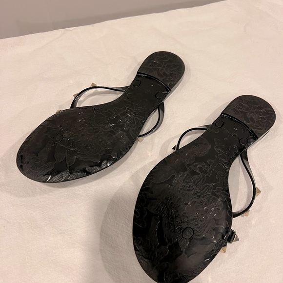 Valentino Rockstud thong sandals black and gold - Picture 3 of 3